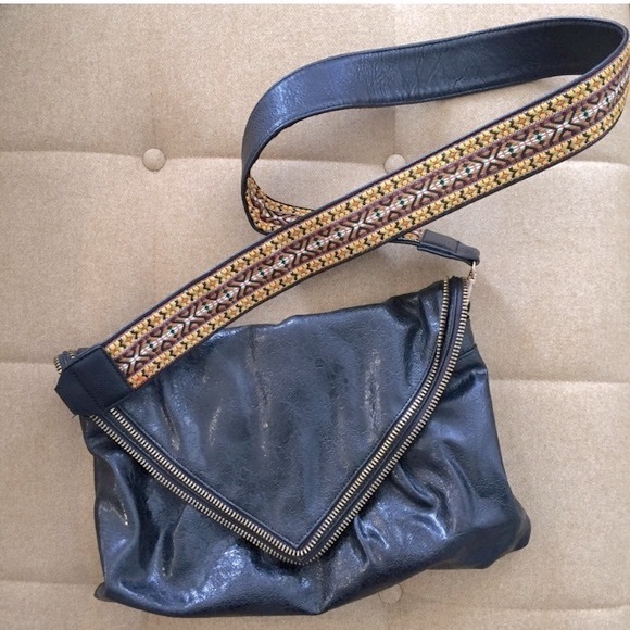 Reversible Black/Woven Fabric purse strap with gold tone hardware - Picture 7 of 9